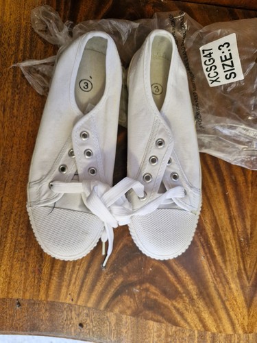 White canvas plimsoles size - size, 3