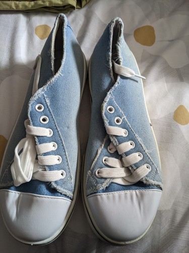 Light blue canvas - blue,