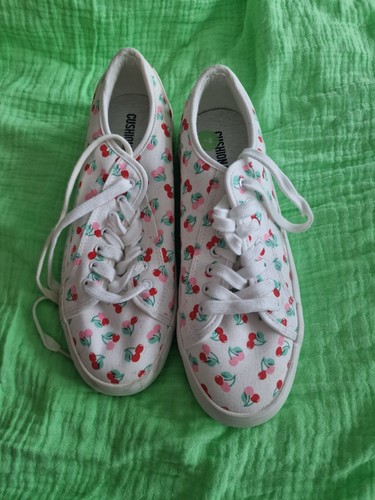 White plimsoles with cherry