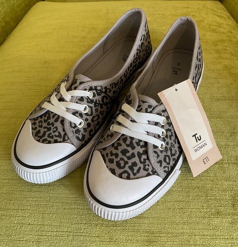 Women size 6 - women’s,